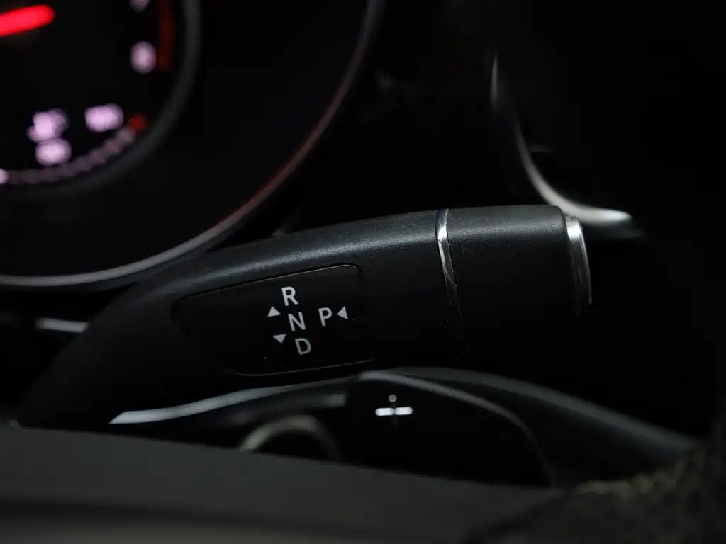 MERCEDES-BENZ V CLASS