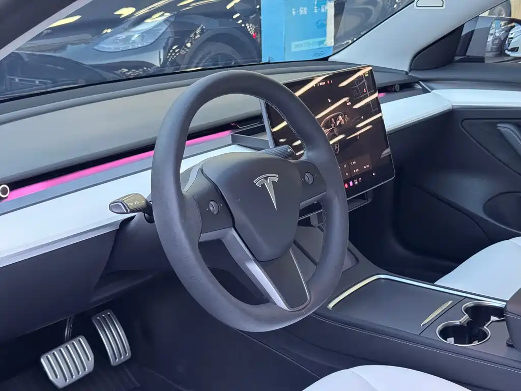 Tesla Model 3 — миниатюра 19