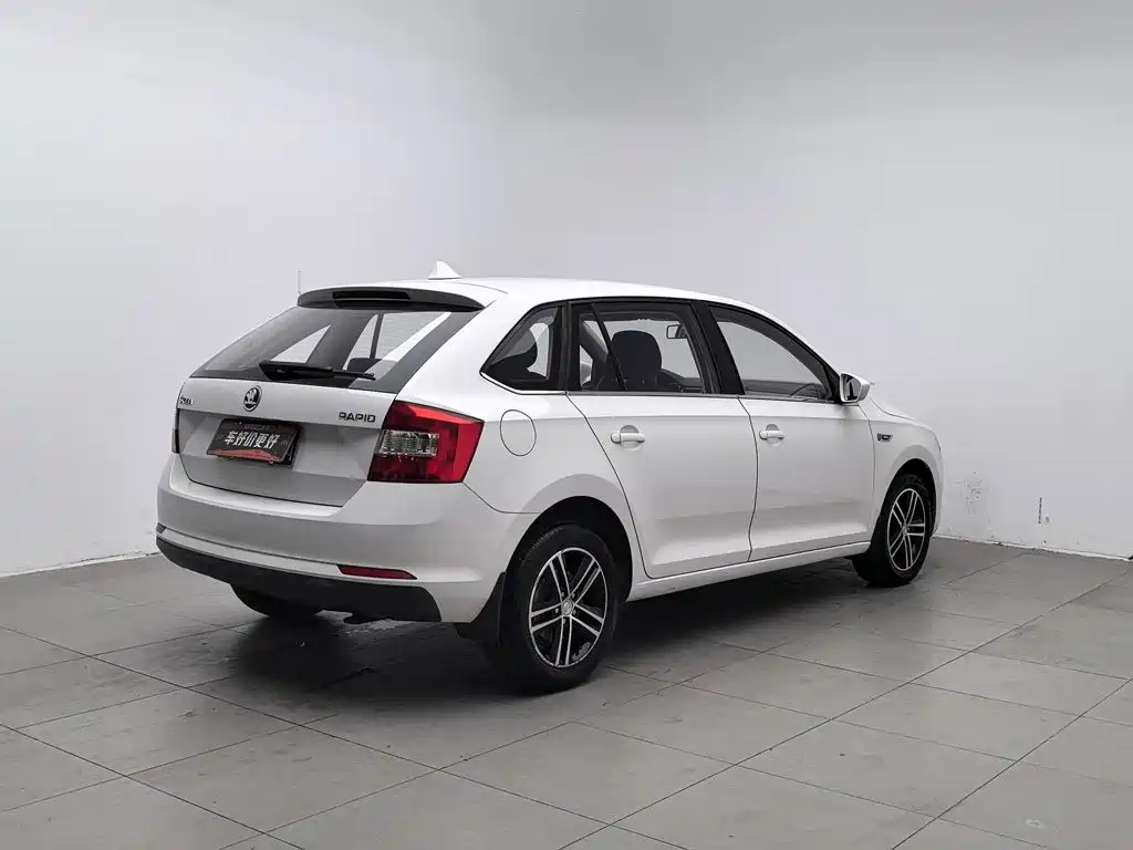 Skoda Rapid Spaceback — миниатюра 2