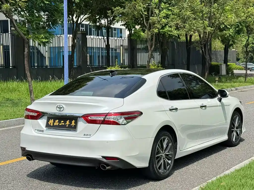 Toyota Camry — миниатюра 14