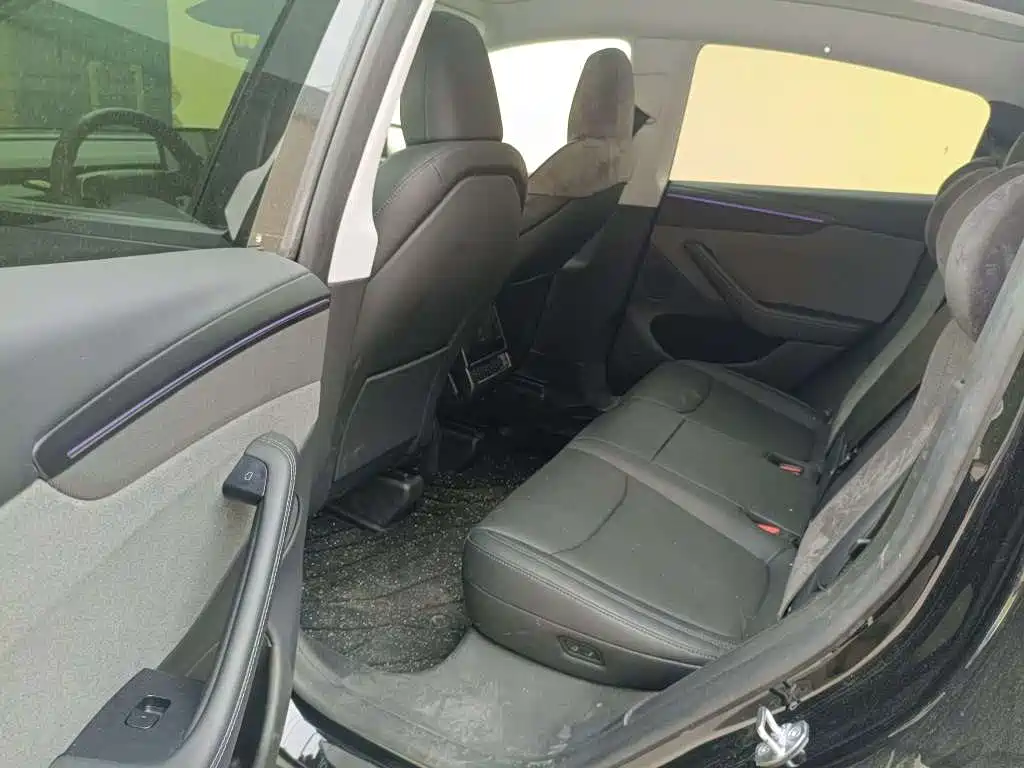 Tesla Model Y — миниатюра 7