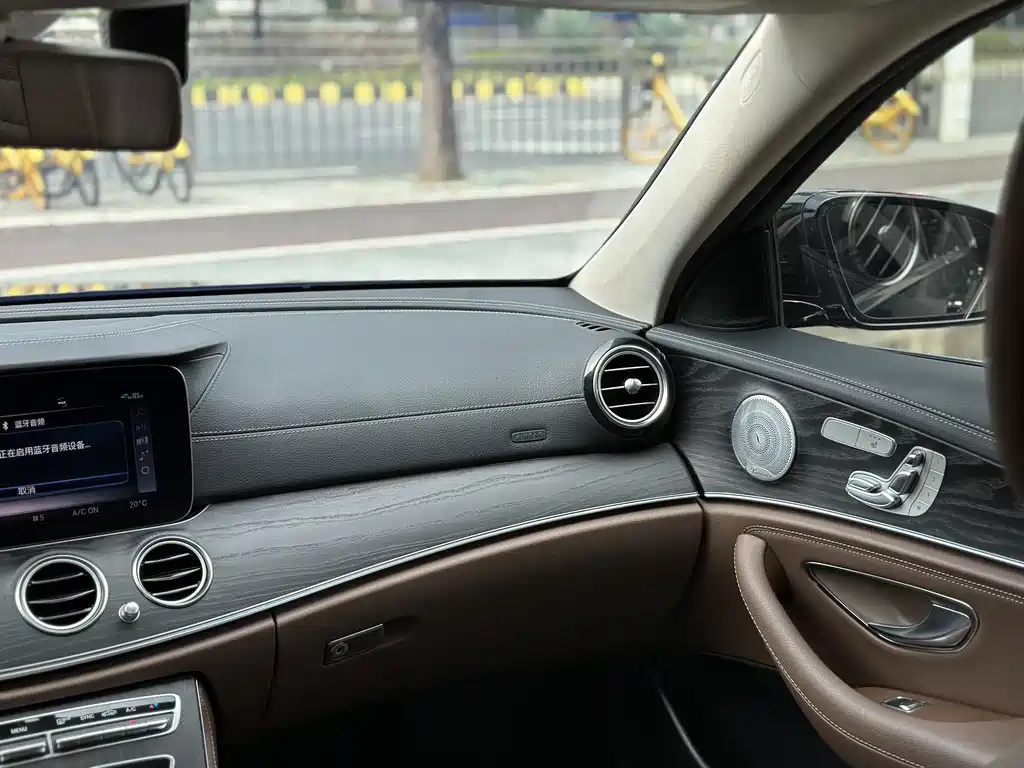 MERCEDES-BENZ E CLASS