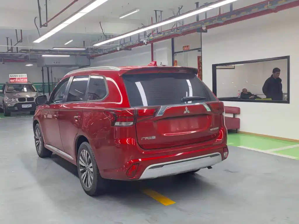 MITSUBISHI OUTLANDER