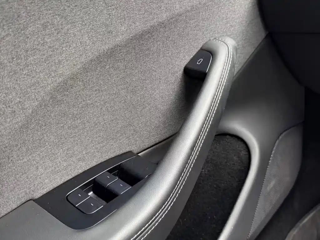 Tesla Model 3 — миниатюра 20