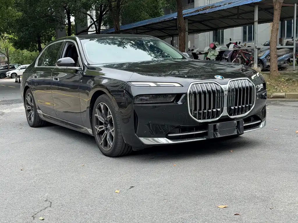 BMW 7 Series — миниатюра 3