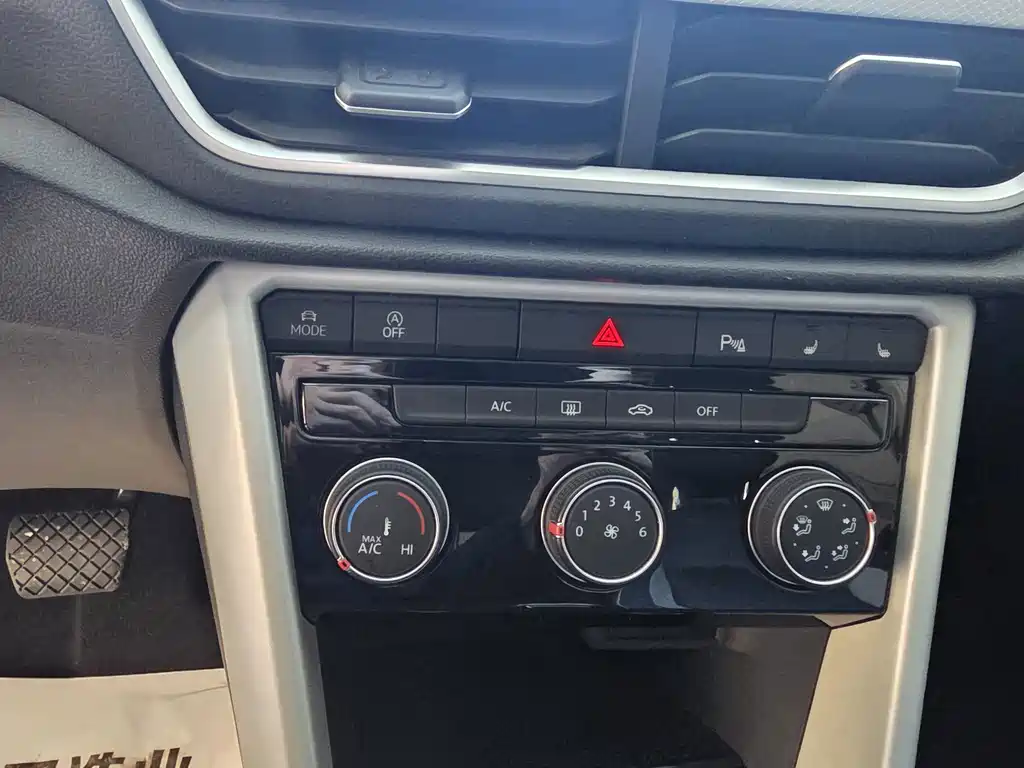 Volkswagen T-Roc — миниатюра 10