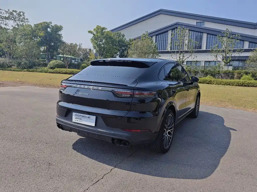 Porsche Cayenne — миниатюра 7