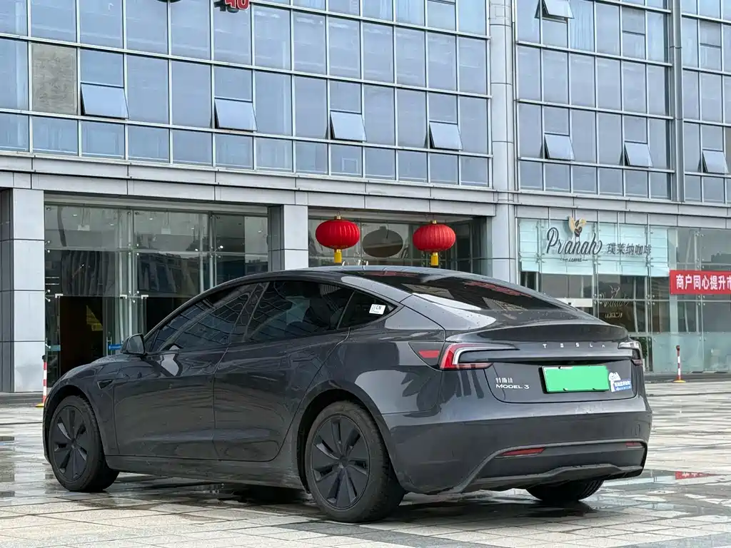 Tesla Model 3 — миниатюра 4