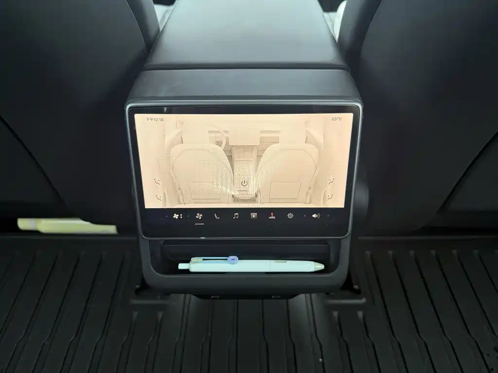 Tesla Model 3 — миниатюра 12
