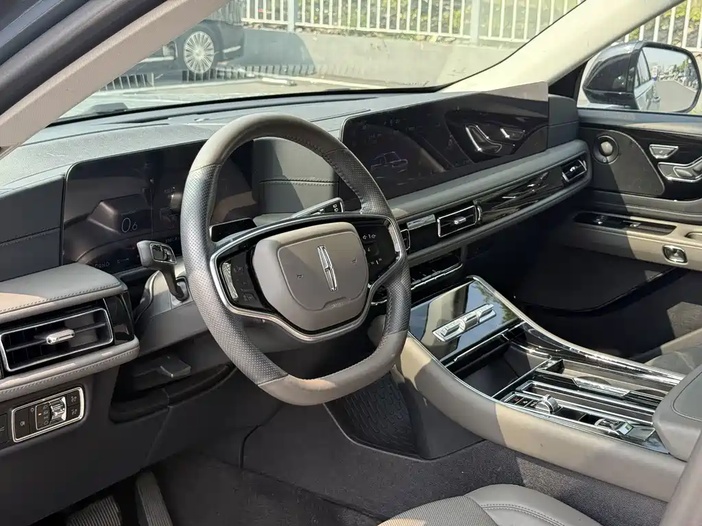 Lincoln Aviator — миниатюра 17