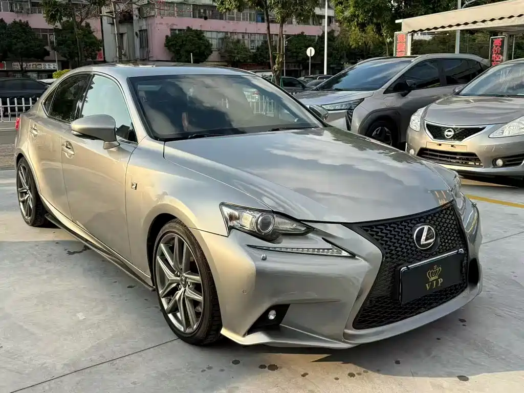 LEXUS IS
