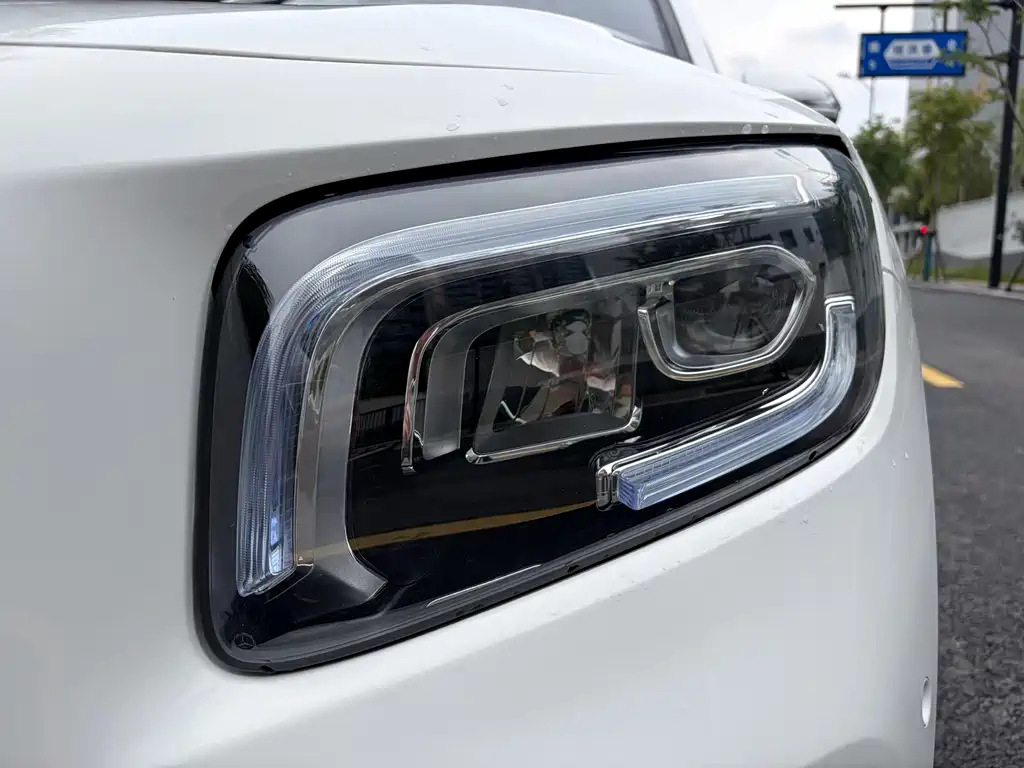 Mercedes-Benz GLB — миниатюра 3