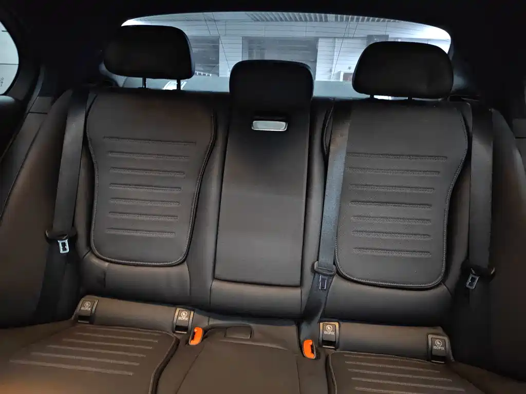 Mercedes-Benz C-Class — миниатюра 11