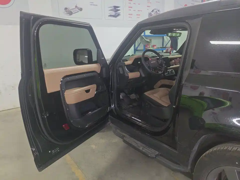 Land Rover Defender — миниатюра 5