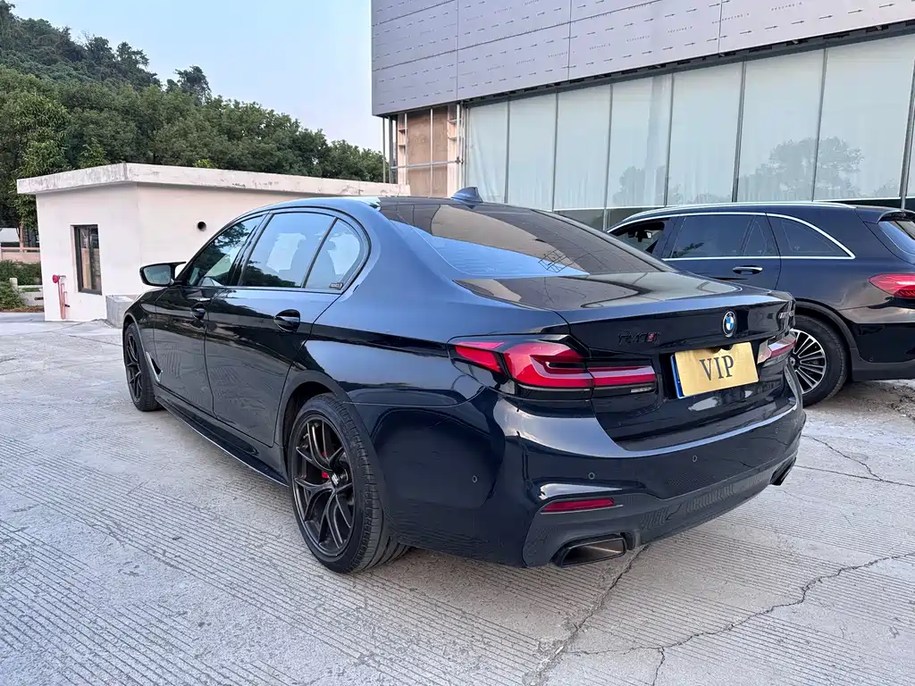 BMW 5 Series — миниатюра 7