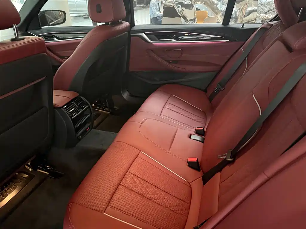 BMW 5 Series — миниатюра 16