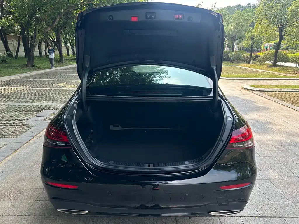 Mercedes-Benz E-Class — миниатюра 19