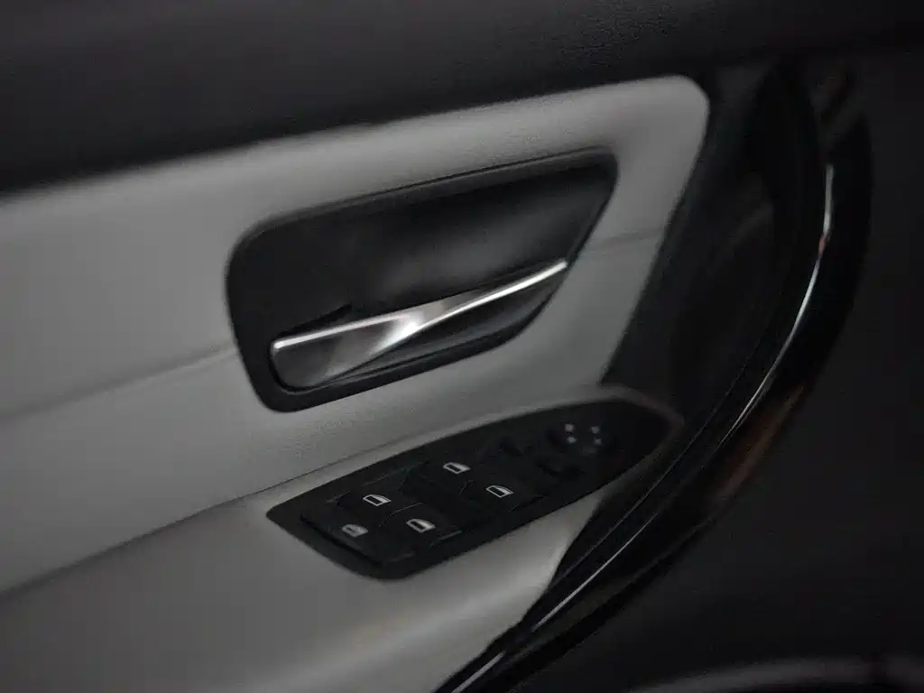 BMW 3 Series — миниатюра 13