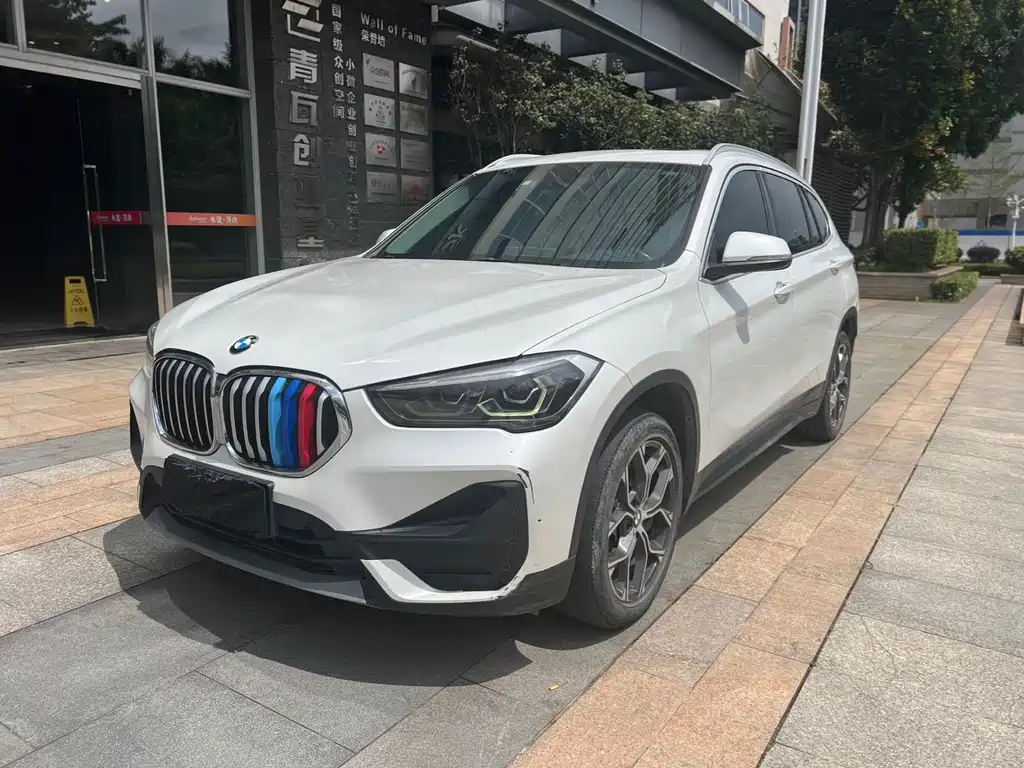 Купить BMW X1