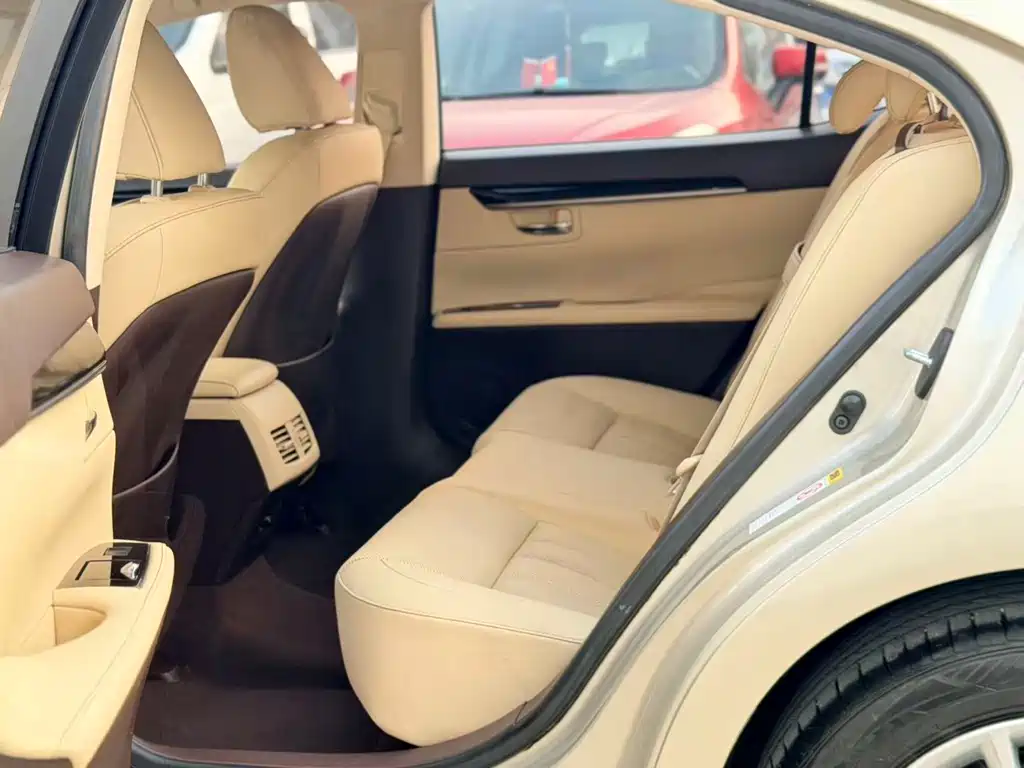 Lexus ES — миниатюра 8