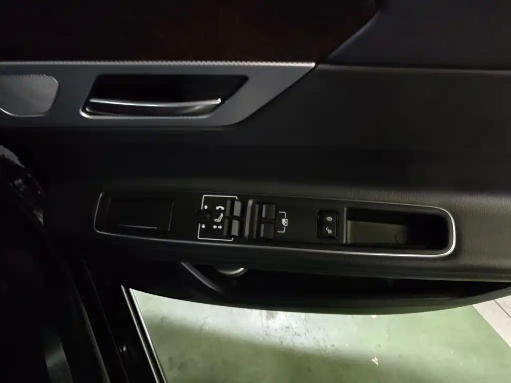 Jaguar XFL — миниатюра 10