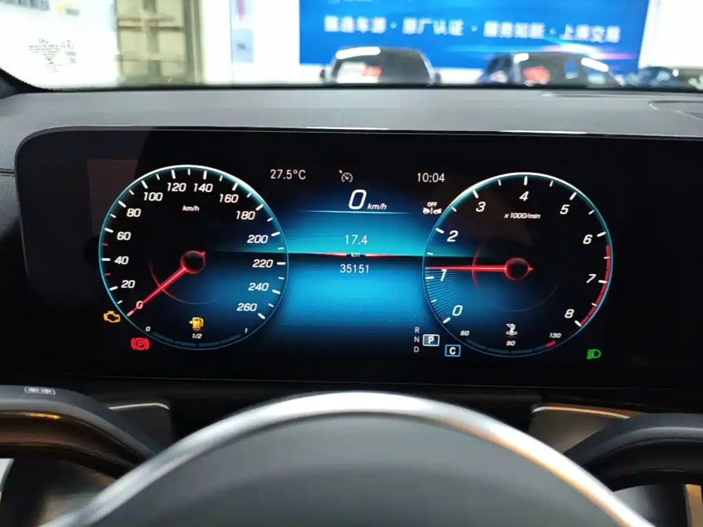 Mercedes-Benz GLB — миниатюра 12