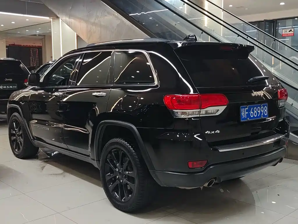 Jeep Grand Cherokee (Import) — миниатюра 16
