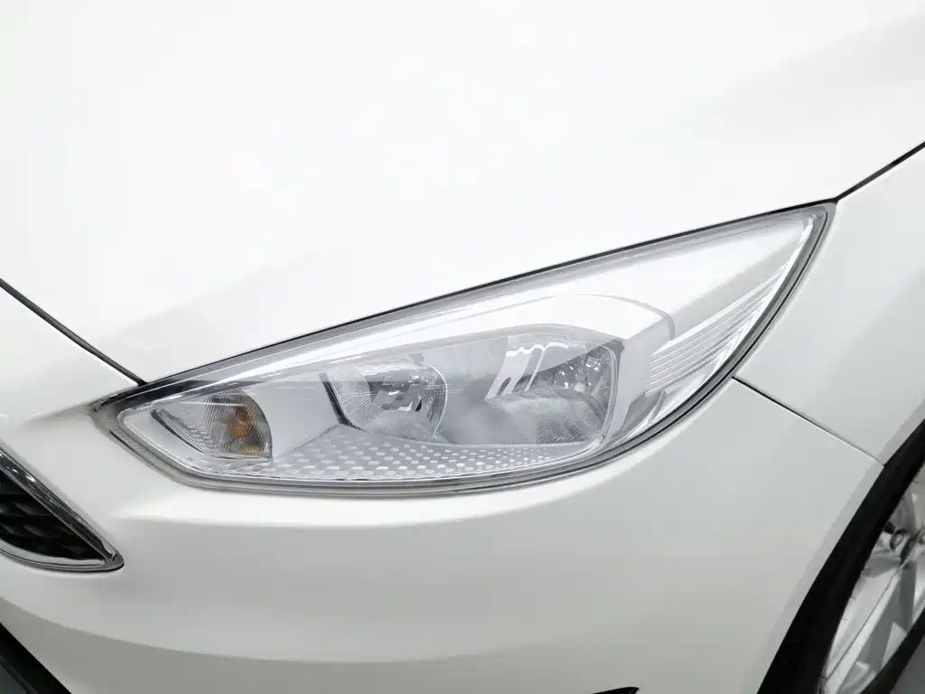 Ford Focus — миниатюра 7