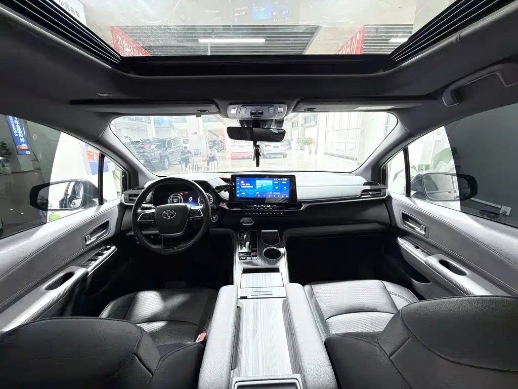 Toyota Sienna — миниатюра 6