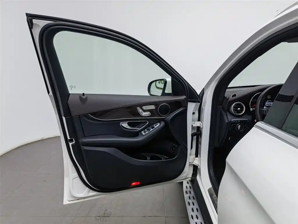 Mercedes-Benz GLC 2019 GLC 260 4MATIC Luxury