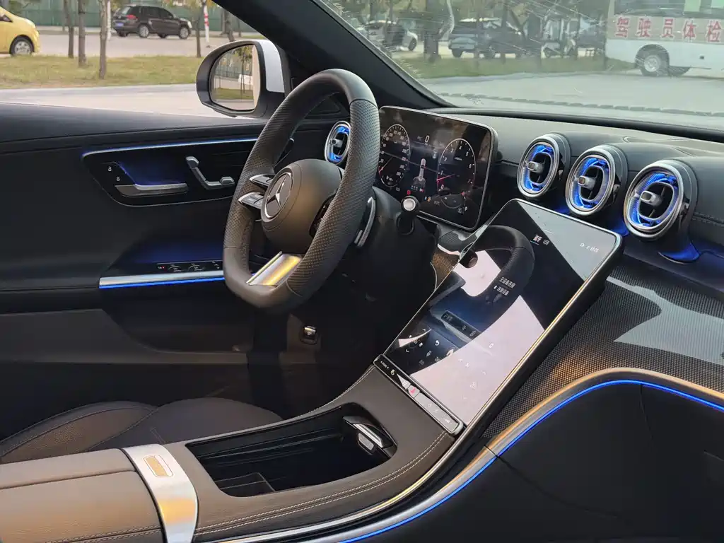 Mercedes-Benz C-Class — миниатюра 13
