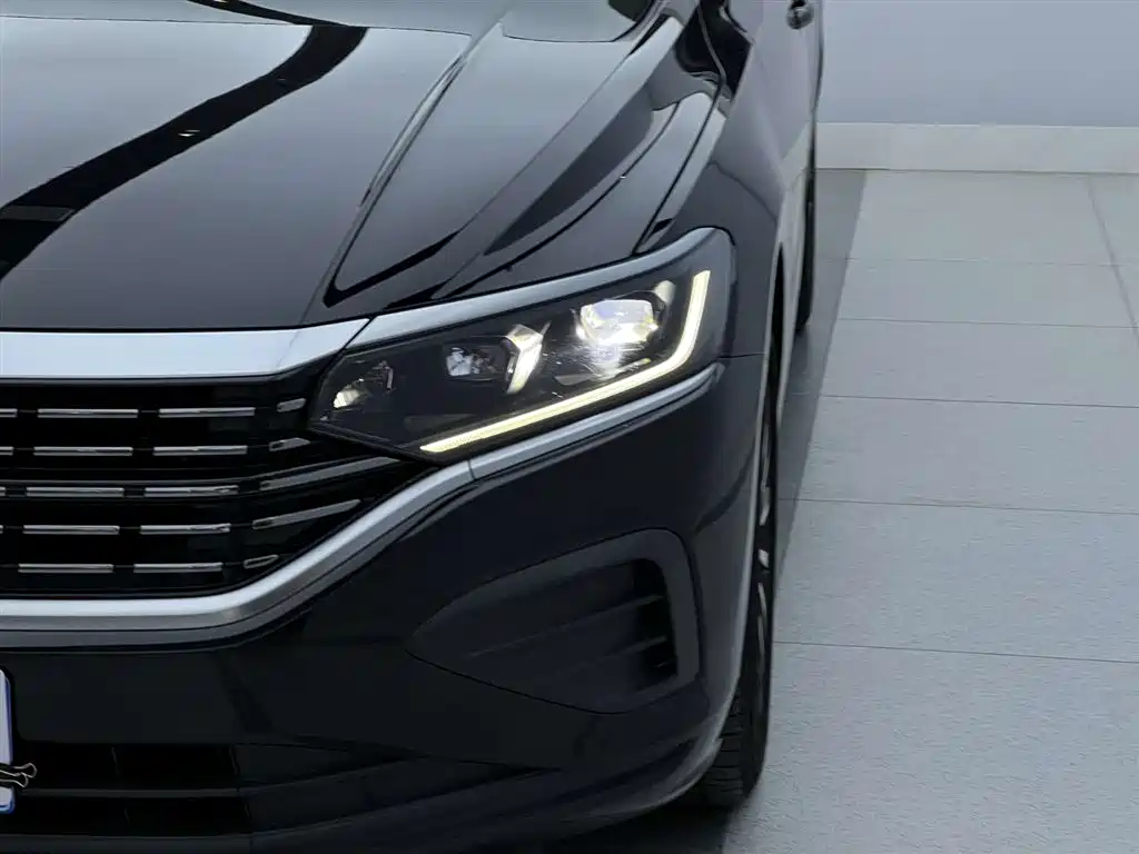 Volkswagen Passat 2026 380TSI