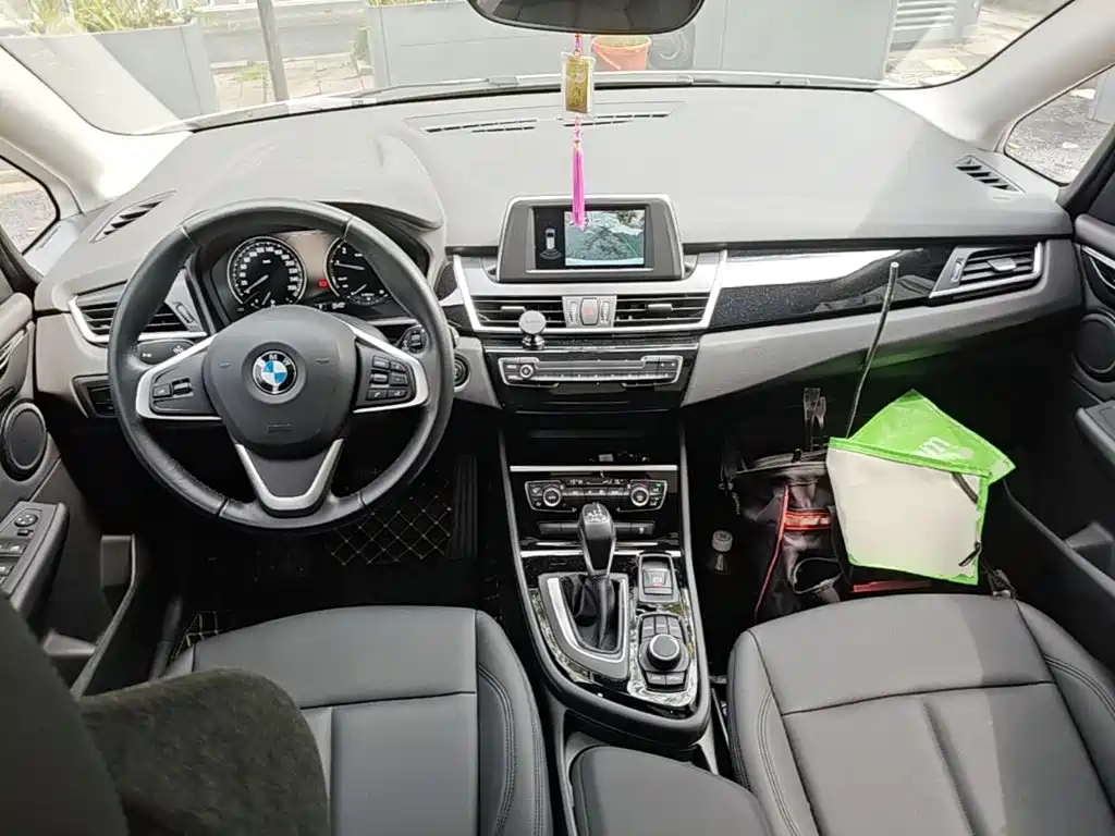 BMW 2 Series Active Tourer — миниатюра 10