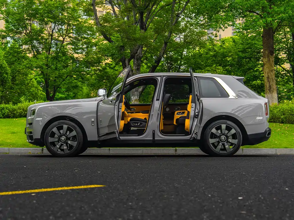 Rolls-Royce Cullinan 2018 мест
