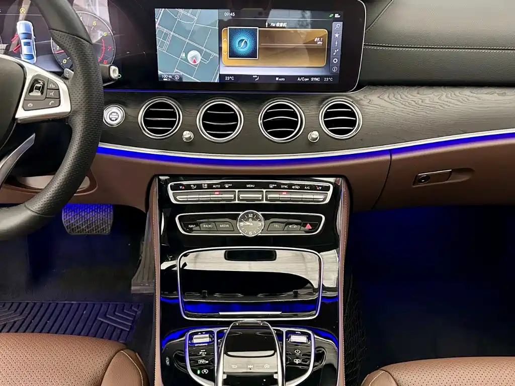 Mercedes-Benz E-Class — миниатюра 9