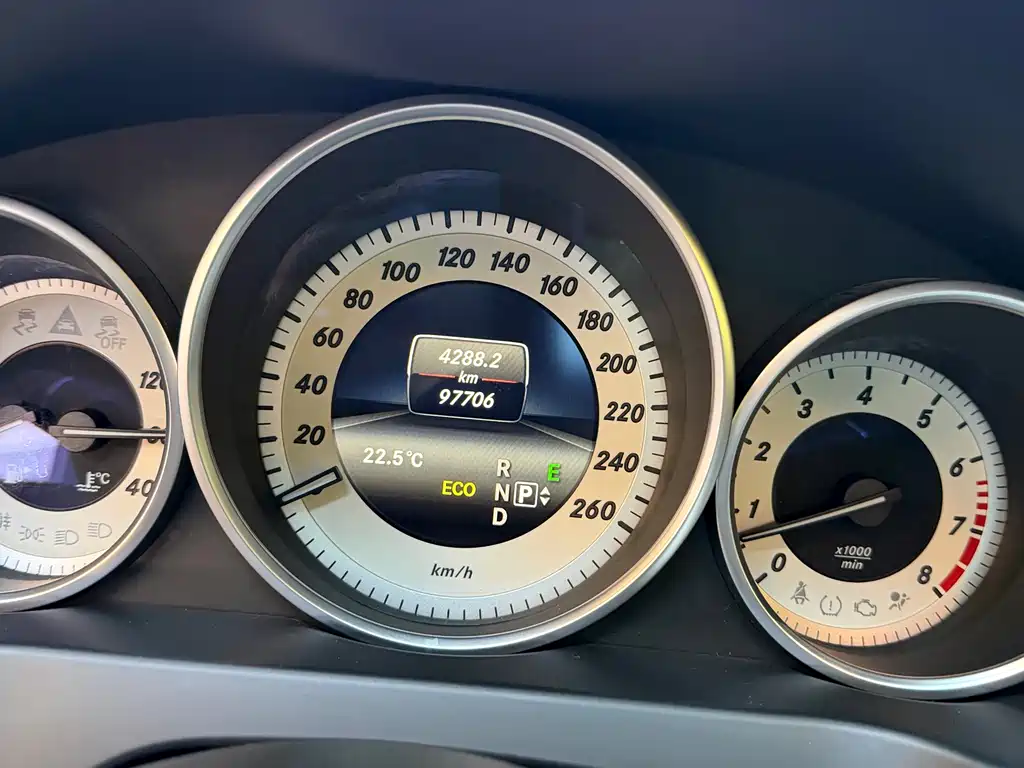 Mercedes-Benz E-Class (Import) — миниатюра 5