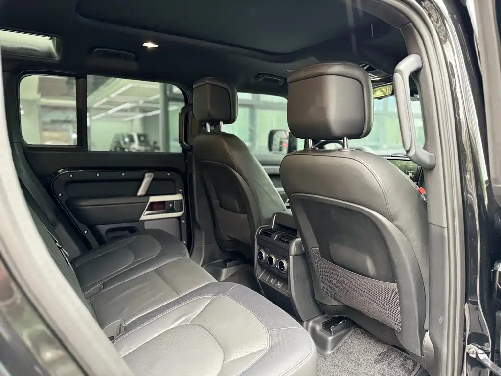Land Rover Defender — миниатюра 5