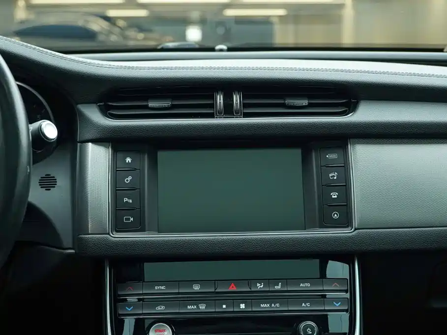 Jaguar XFL — миниатюра 17