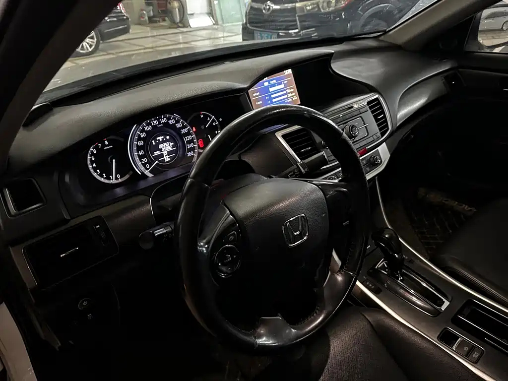 Honda Accord — миниатюра 7