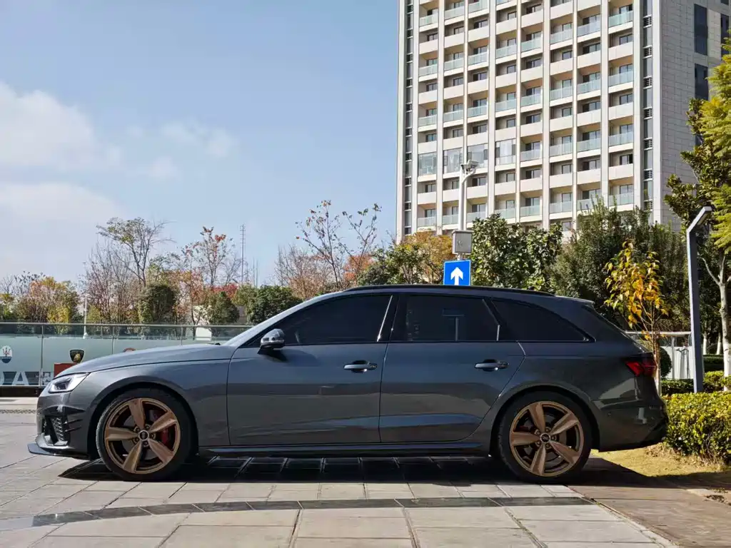 AUDI S4