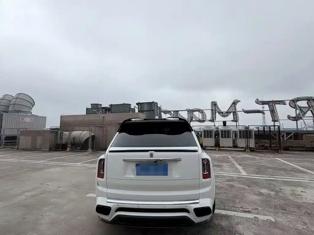 Rolls-Royce Cullinan 2021 мест