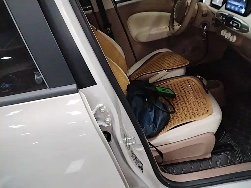 Wuling MINIEV — миниатюра 25