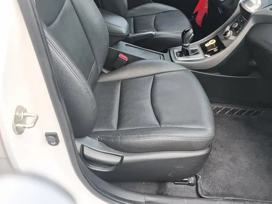 Hyundai Elantra Langdong — миниатюра 8
