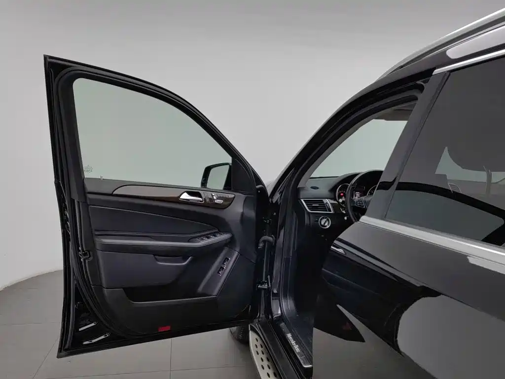 Mercedes-Benz GLS — миниатюра 8