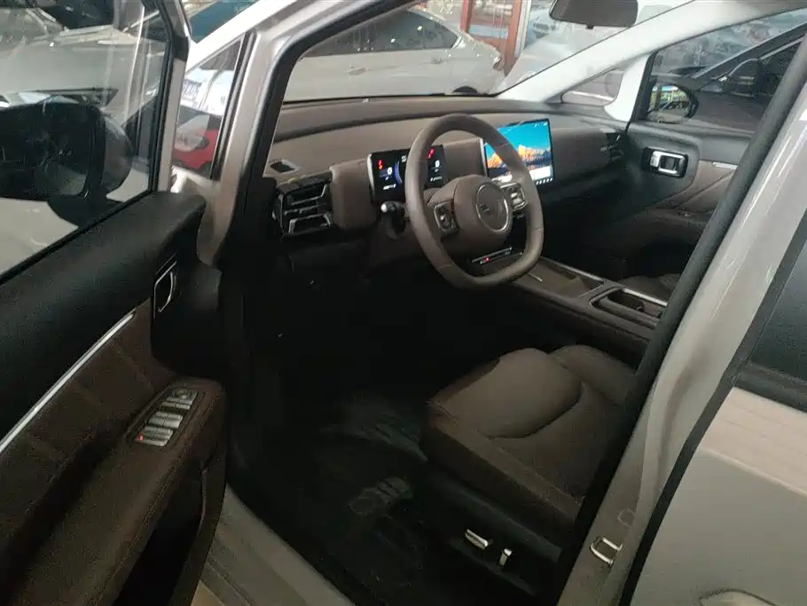 Wuling 730 2025 125km Luxury