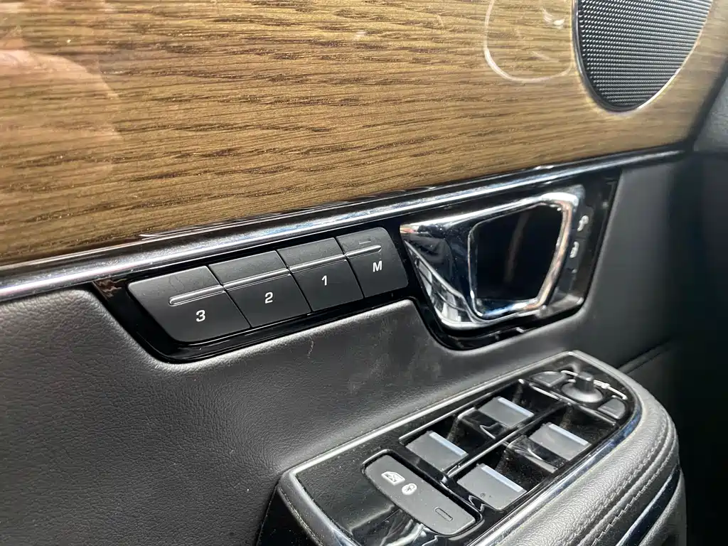 Jaguar XJ — миниатюра 18