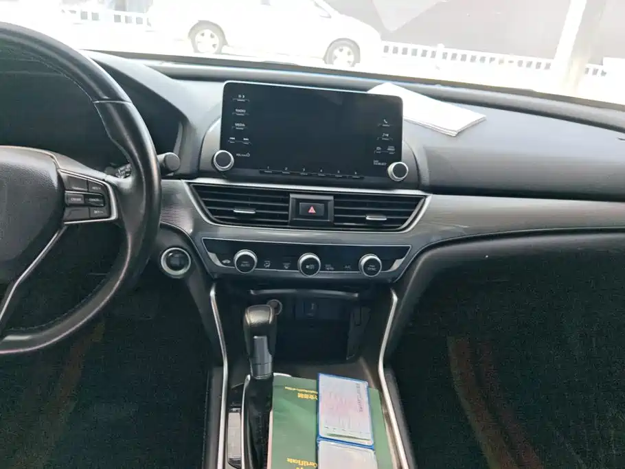 Honda Accord — миниатюра 13
