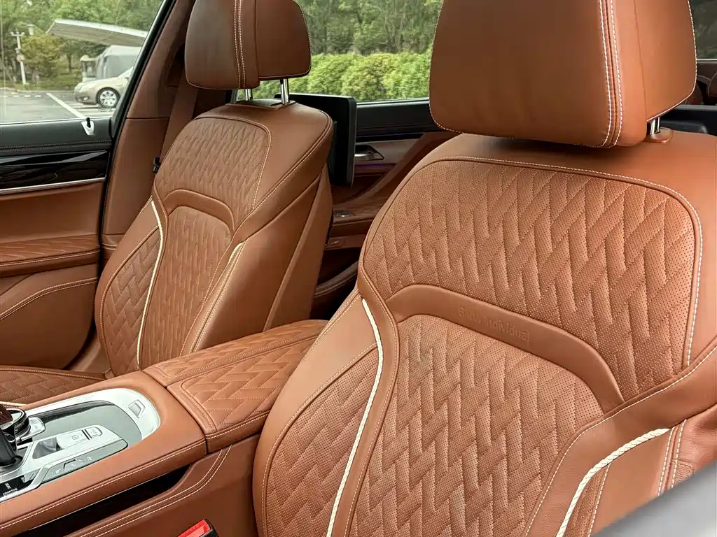 BMW 7 Series — миниатюра 19