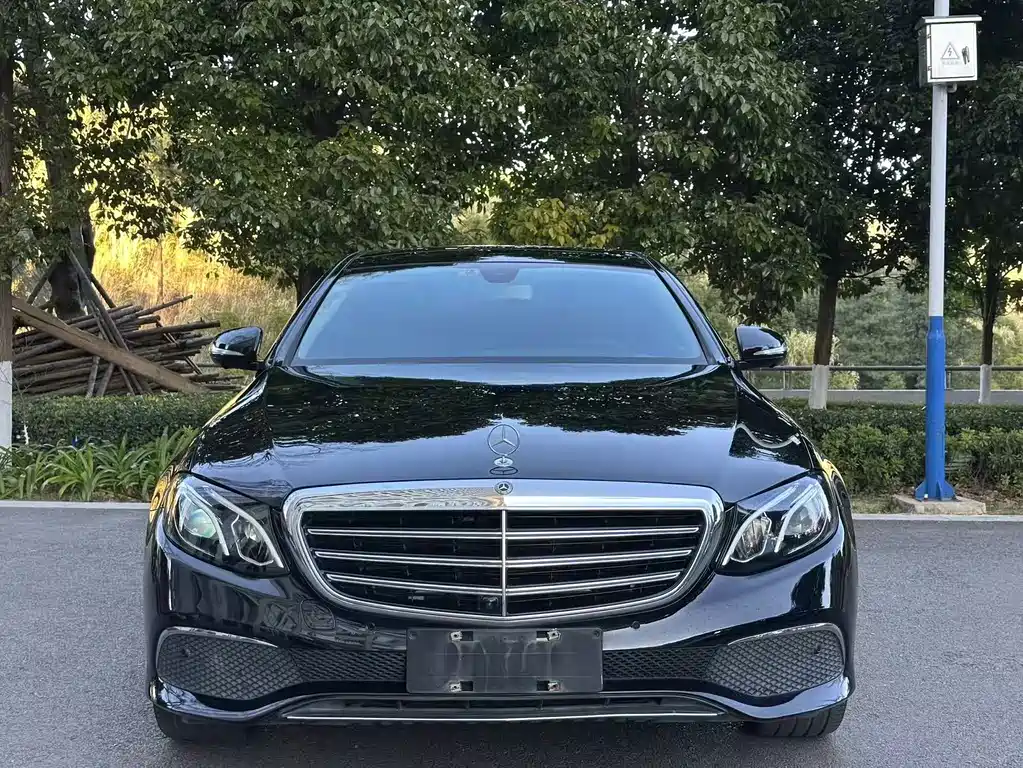 Mercedes-Benz E-Class — миниатюра 2
