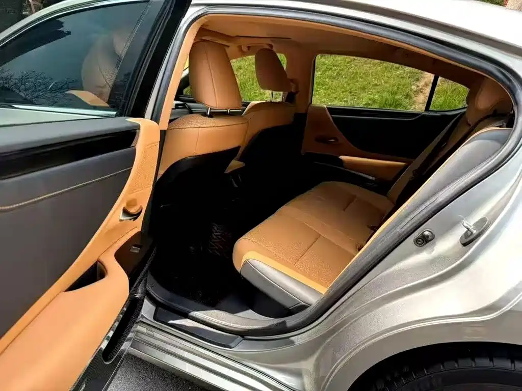 Lexus ES — миниатюра 6